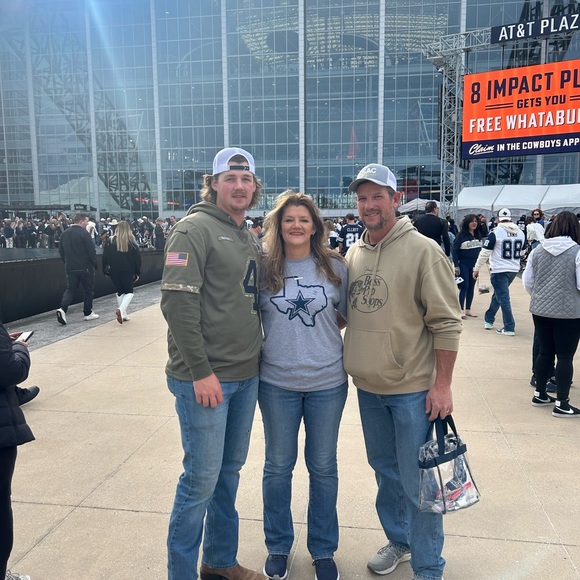 Meet your Posher, Cynthia - Picture 2 of 12